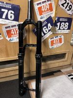 Federgabel: RockShox Zeb ultimate 180mm travel  15x110m