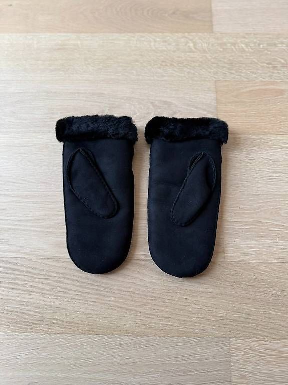 Guanti & manicotti: UGG Fäustlinge für Damen – Usato da St. Gallen venduto da Sabrinaaa 2