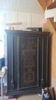 Antiker, alter, schwarzer Schrank. Gratis abzuholen