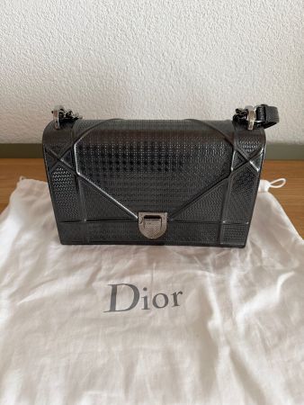 DIOR Diorama