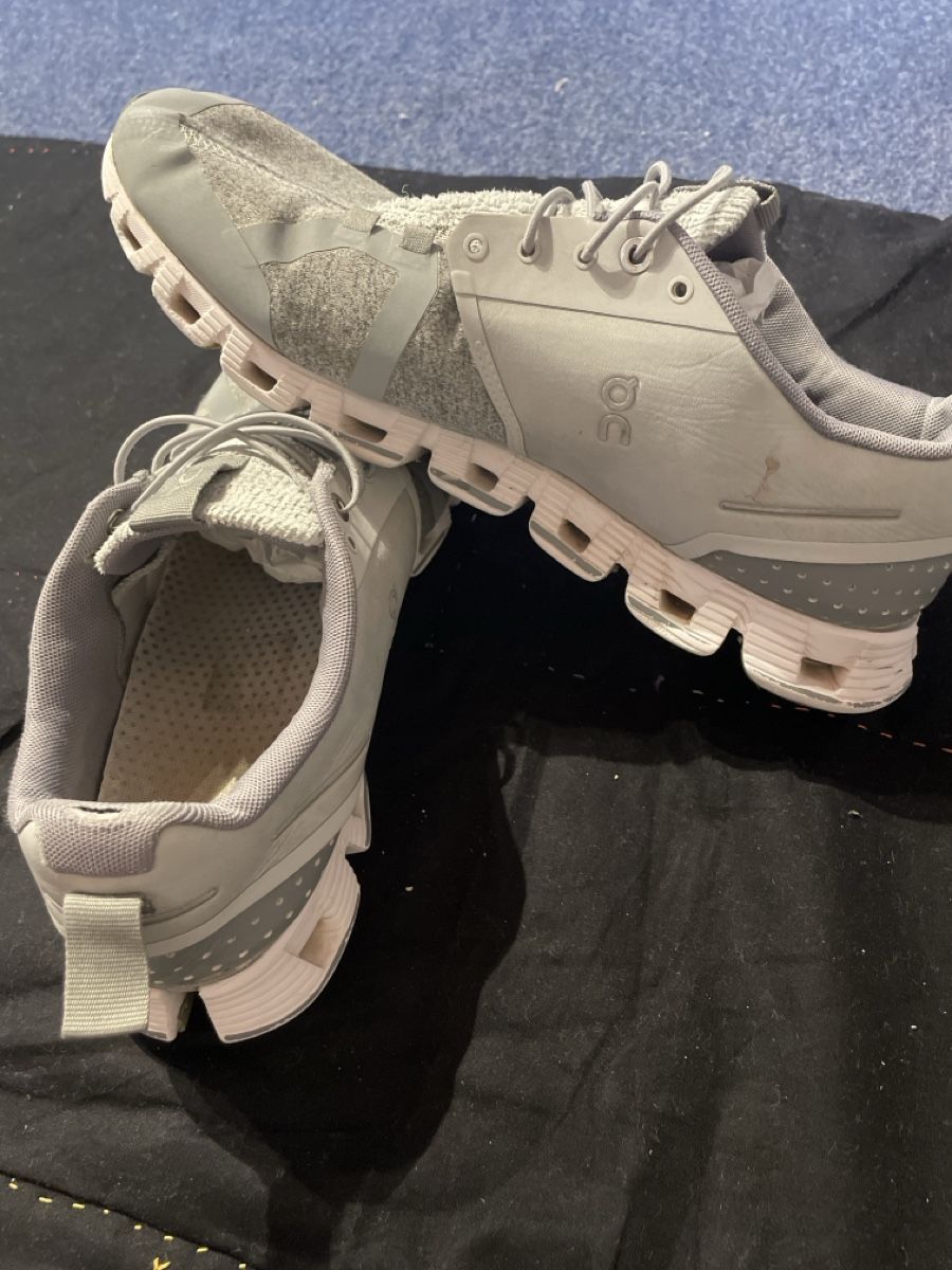 Scarpe da uomo: On Cloud 5 Terry grau gebraucht  – Usato da Oberwil BL venduto da Nileferd 1