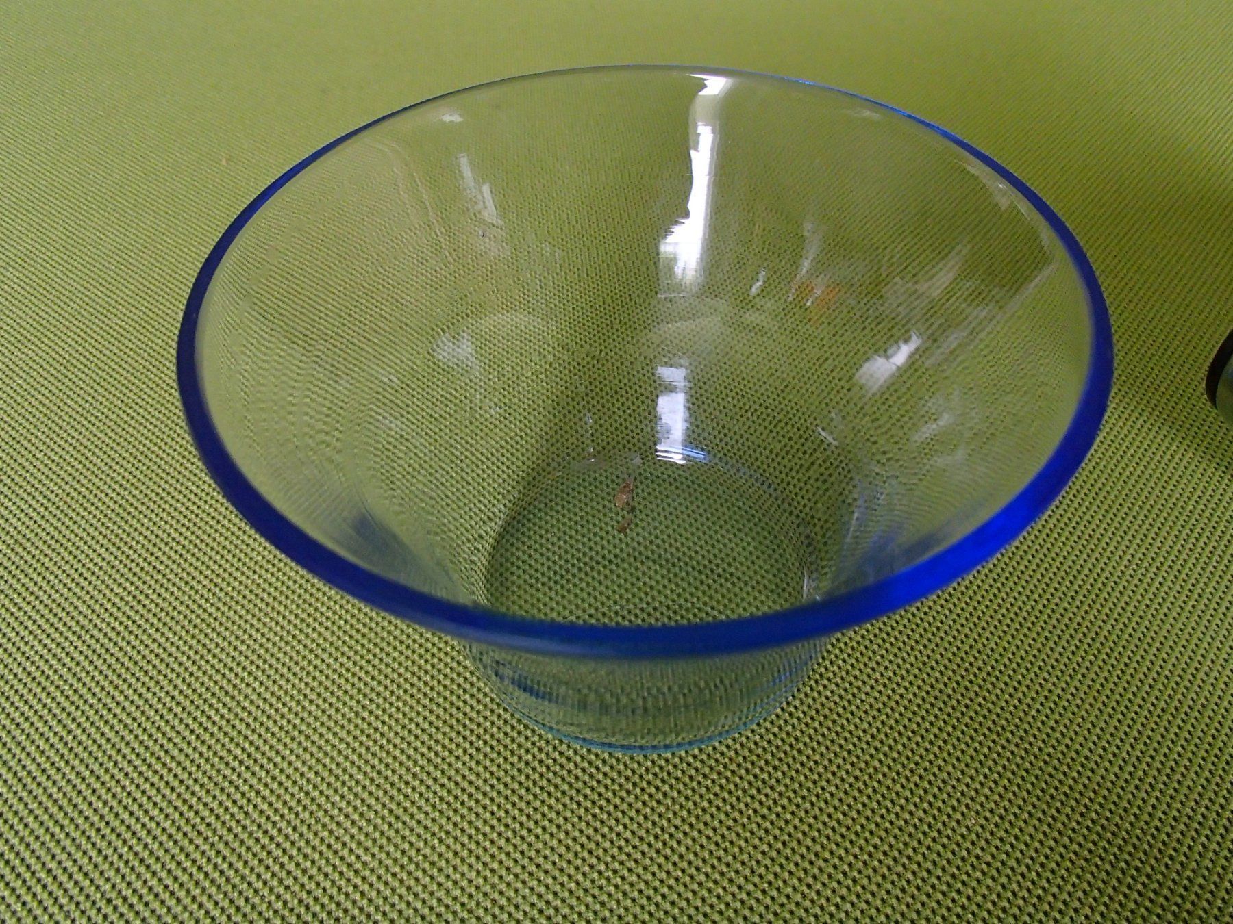 Tasses: 6 hellblaue Glas Teetassen Bakelit Griff – D'occasion à Schöfflisdorf par pullux 6