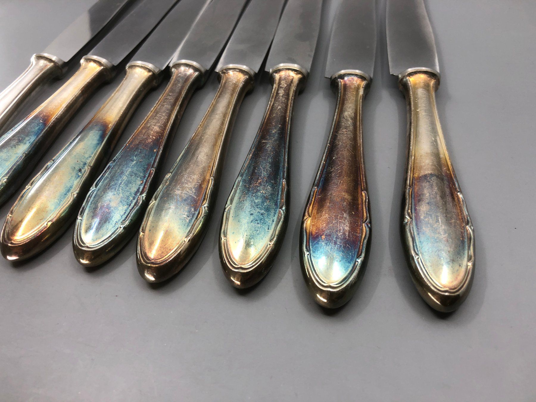 Besteck: 8 Tafelmesser versilbert – Gebraucht aus Basel von Tiabeanie 8