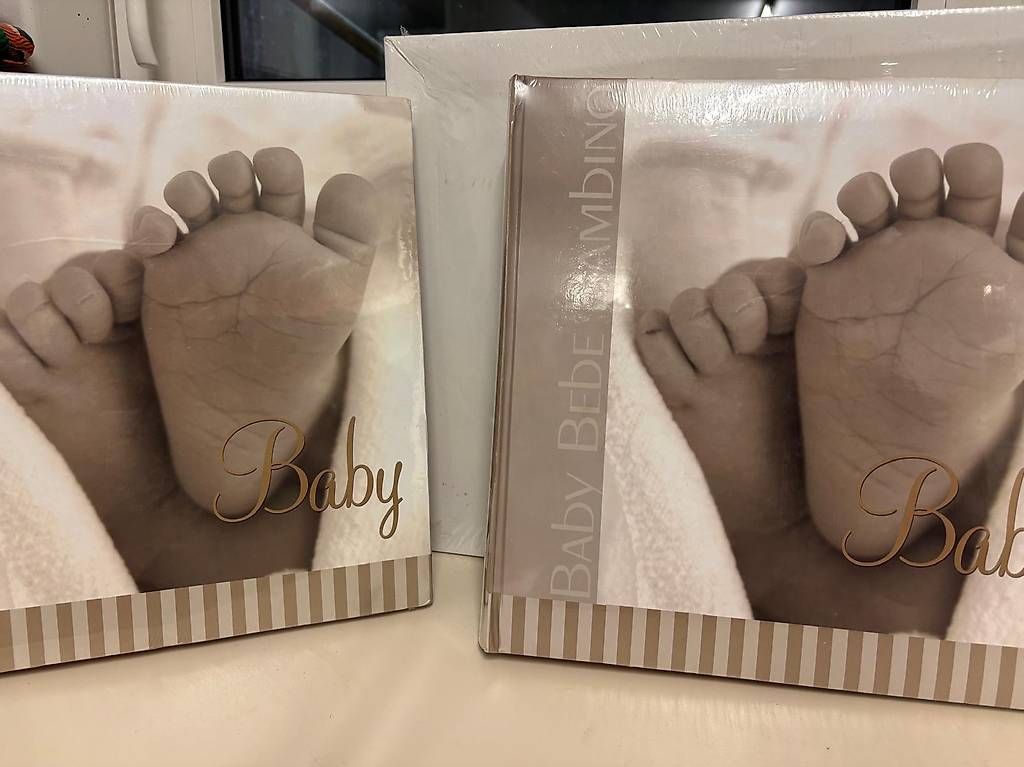 Album: 2 neue originalverpackte Babyalben – Usato da Zug venduto da Ruby