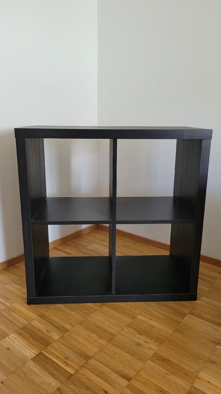 Regale: Schwarzes Regal Ikea Kallax Regal mit 4 Fächern – Gebraucht aus Luzern von Andyfeliceunion
