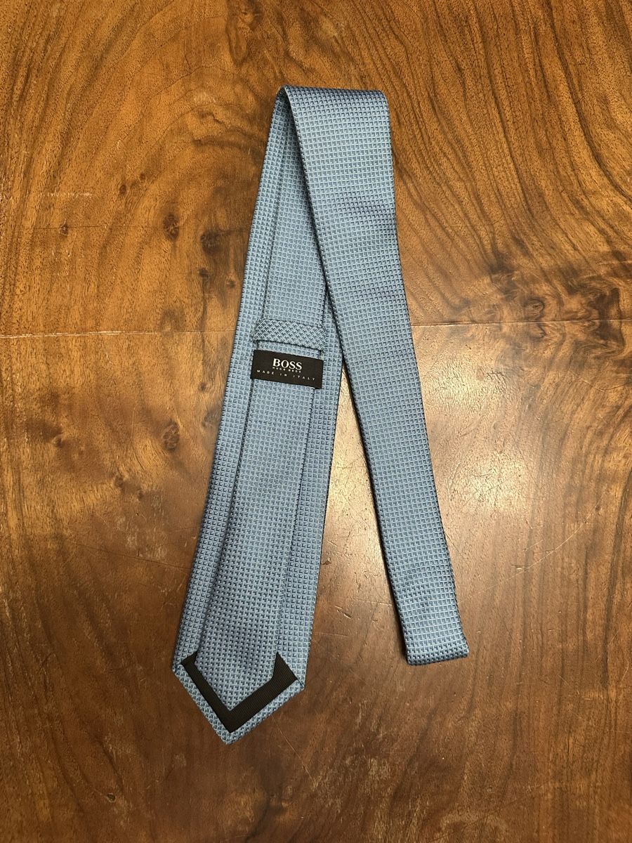 Hugo Boss Cravatte: Krawatte Hugo Boss hellblau – Usato da Bern venduto da calsenn 1
