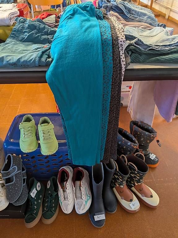 Scarpe per ragazzi: Flohmarkt /Schuh Paket Gr. 33/34 – Usato da Zuchwil venduto da Miss-Sunshine 2