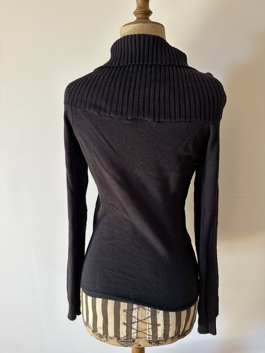 Maglioni & Felpe: Damen Pullover schwarz Grösse S mit Kragen – Usato da Bern venduto da Noeci 2