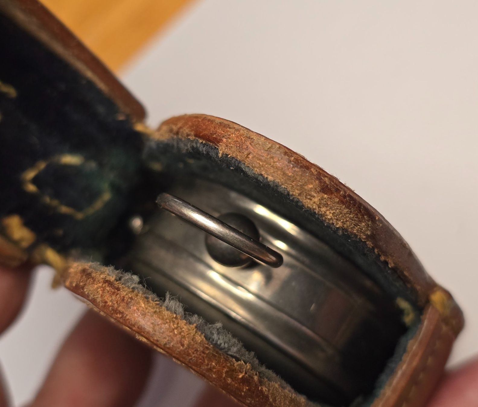 Altri elettrodomestici e apparecchi d’epoca: Historischer Peilkompass 1918 im Originaletui – Usato da Hinwil venduto da Charon272000 4
