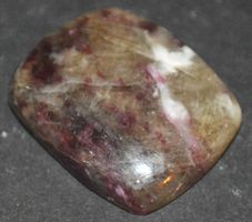 Cabochon L-8411 – Turmalin Quarz 28,5x23mm 54.10 Karat