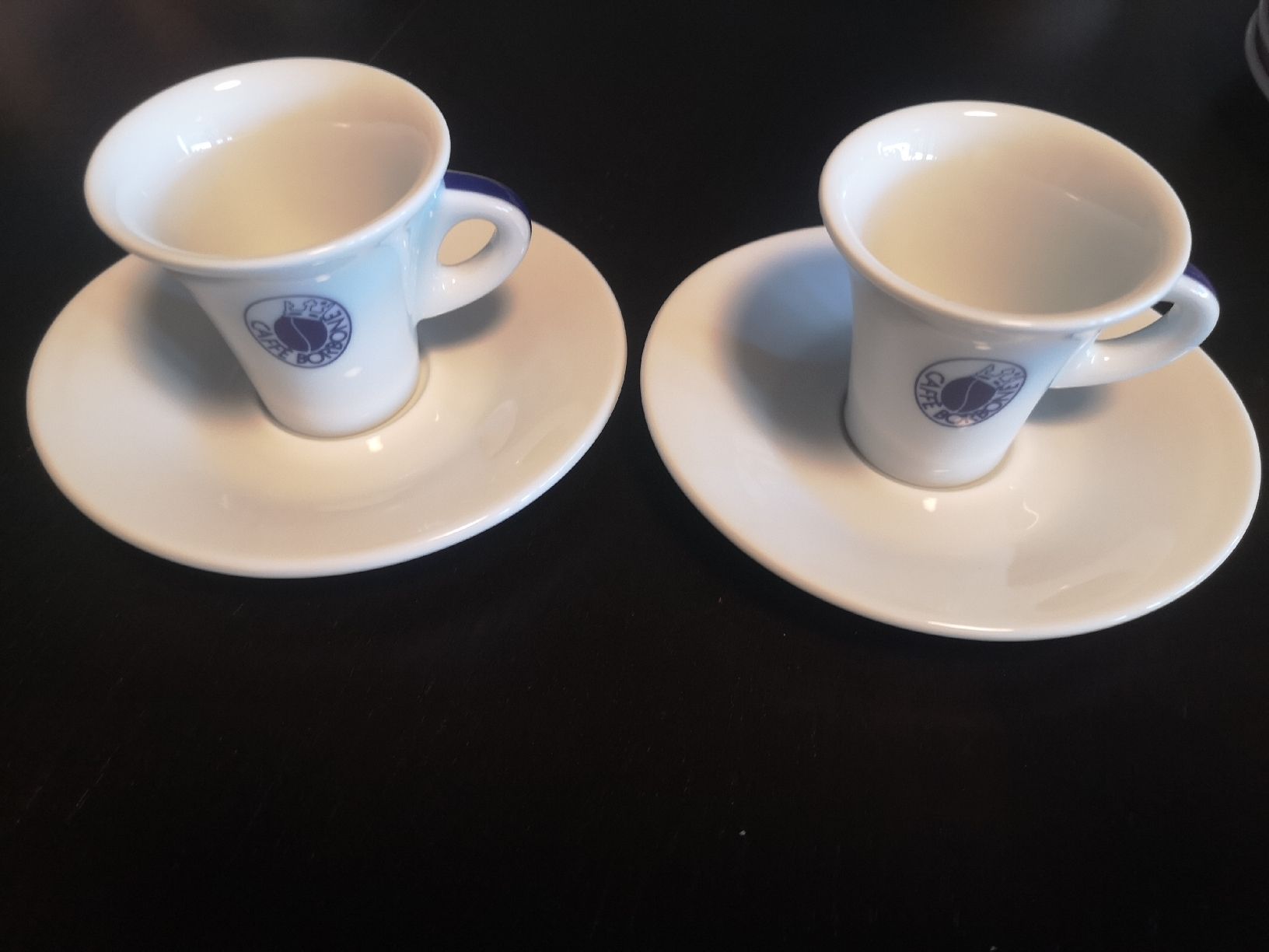 Geschirrsets: Kaffeetassen mit einem Teller – Gebraucht aus Dietikon von aro_mr6l 1