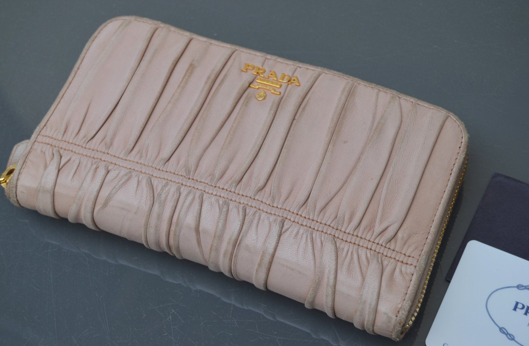Prada Portamonete: Prada Geldbörse / Portefeuille – Usato da Collonges venduto da arashee 1