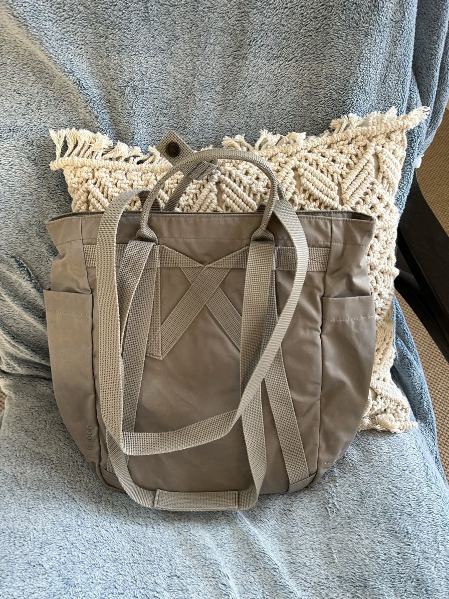Fjällräven Zaini: Fjällräven Rucksack grau – Usato da Wohlen b. Bern venduto da Honeypie 1