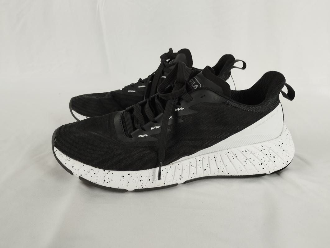 Fila Chaussures hommes: FILA Performance Shield Herrensneaker Grösse44 – D'occasion à Schübelbach par Restwert_Schubelbach 2