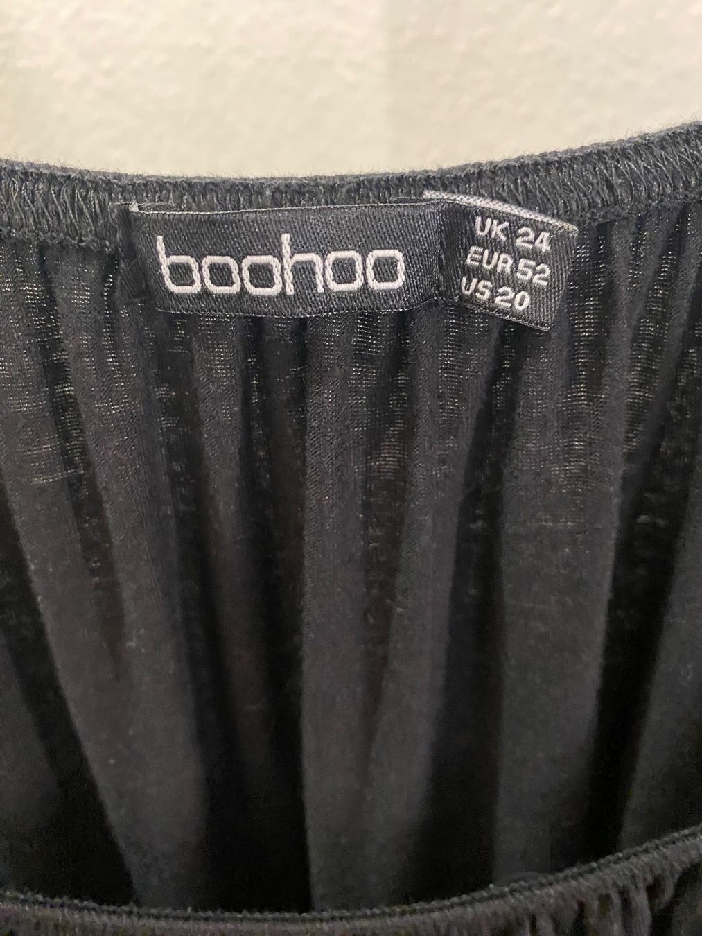 Boohoo T-shirt: Boohoo 2 T-Shirts schwarz Gr. 52 – Usato da Pratteln venduto da a23_j2gs 1