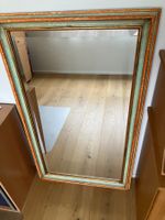 Spiegel mit massivem Holzrahmen