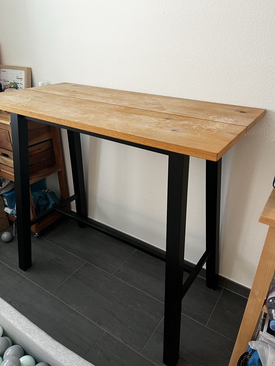 Tische: Bartisch Holz mit schwarzen Beinen, gebraucht – Gebraucht aus Aesch BL von Switcha