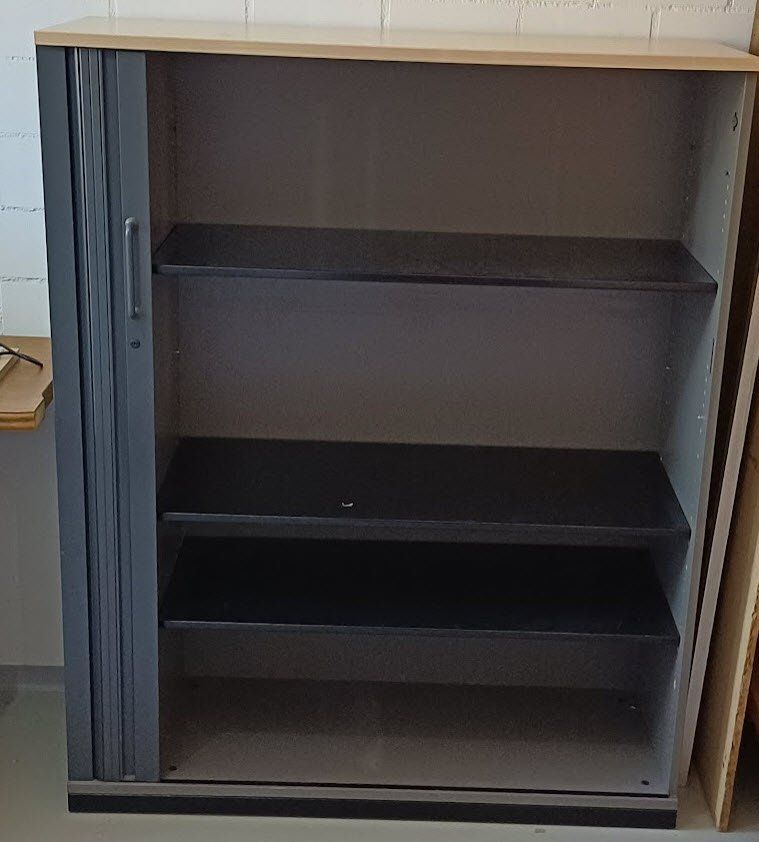 Armoires: Rollladenschrank Werndl – D'occasion à Pfäffikon ZH par rst628 1