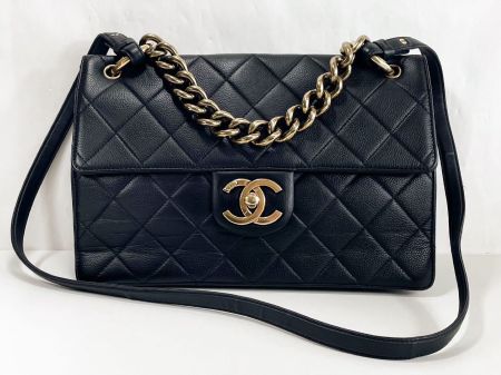 Schwarze Chanel Timeless Handtasche Leder Goldkette