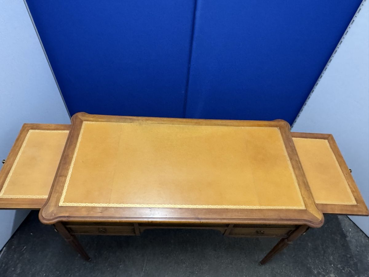 Scrivanie: Antiker Schreibtisch, Holz mit Leder – Usato da Bern venduto da samryan 2