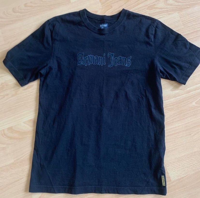 Armani T-shirt: Schwarzes Armani Jeans Shirt – Usato da Bern venduto da sel_v6l2