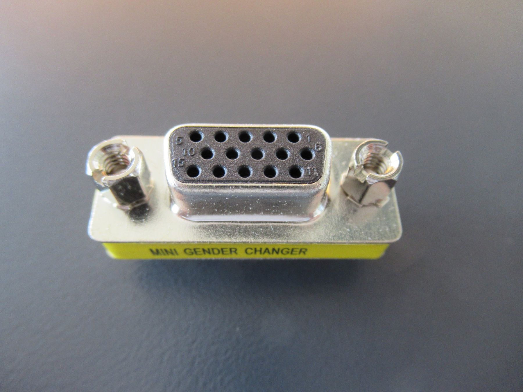 Laufwerke & Adapter: VGA Gender Changer 2x15-pol – Gebraucht aus Obergösgen von cairn 2