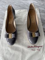 Pumps Salvatore Ferragamo Grey Patent Leather Bow Shoes