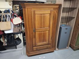 Schöner antiker Buffetschrank, Nussbaum massiv