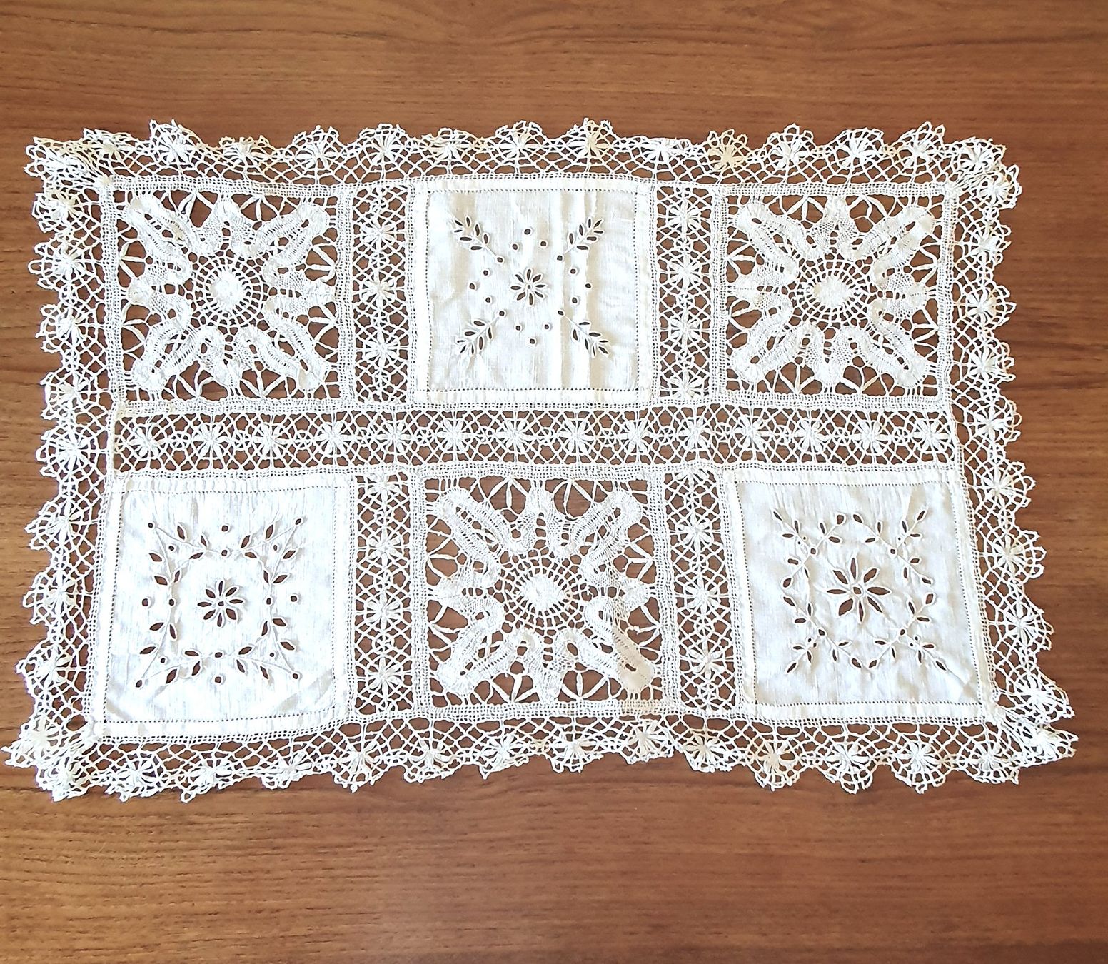 Altra biancheria da tavola: Napperon en dentelle, 65 x 45 cm – Usato da Lausanne venduto da venise001