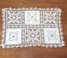 Napperon en dentelle, 65 x 45 cm