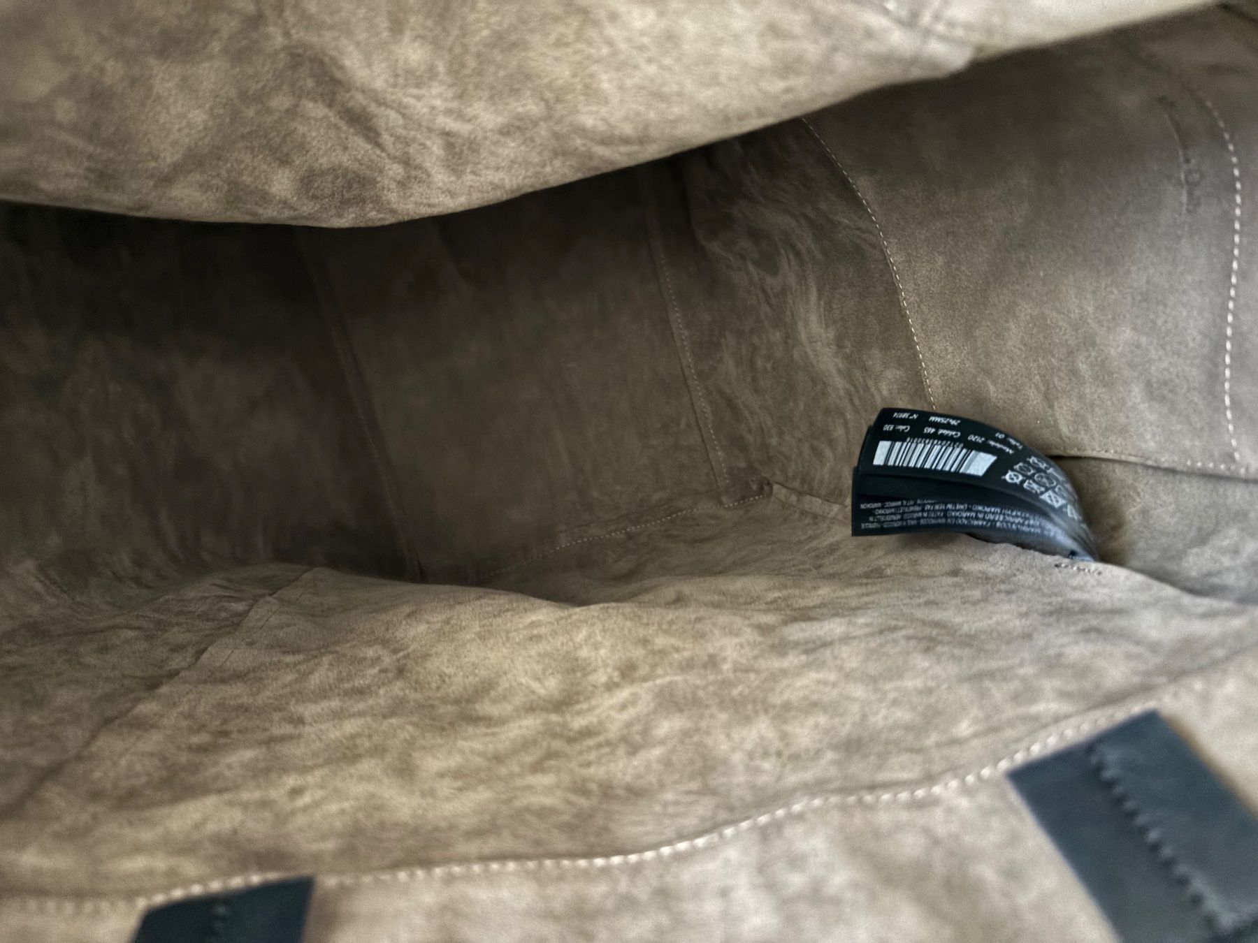Massimo Dutti Taschen: Large Massimo Dutti suede Shopper – Gebraucht aus Zürich von hol_bc6v 6