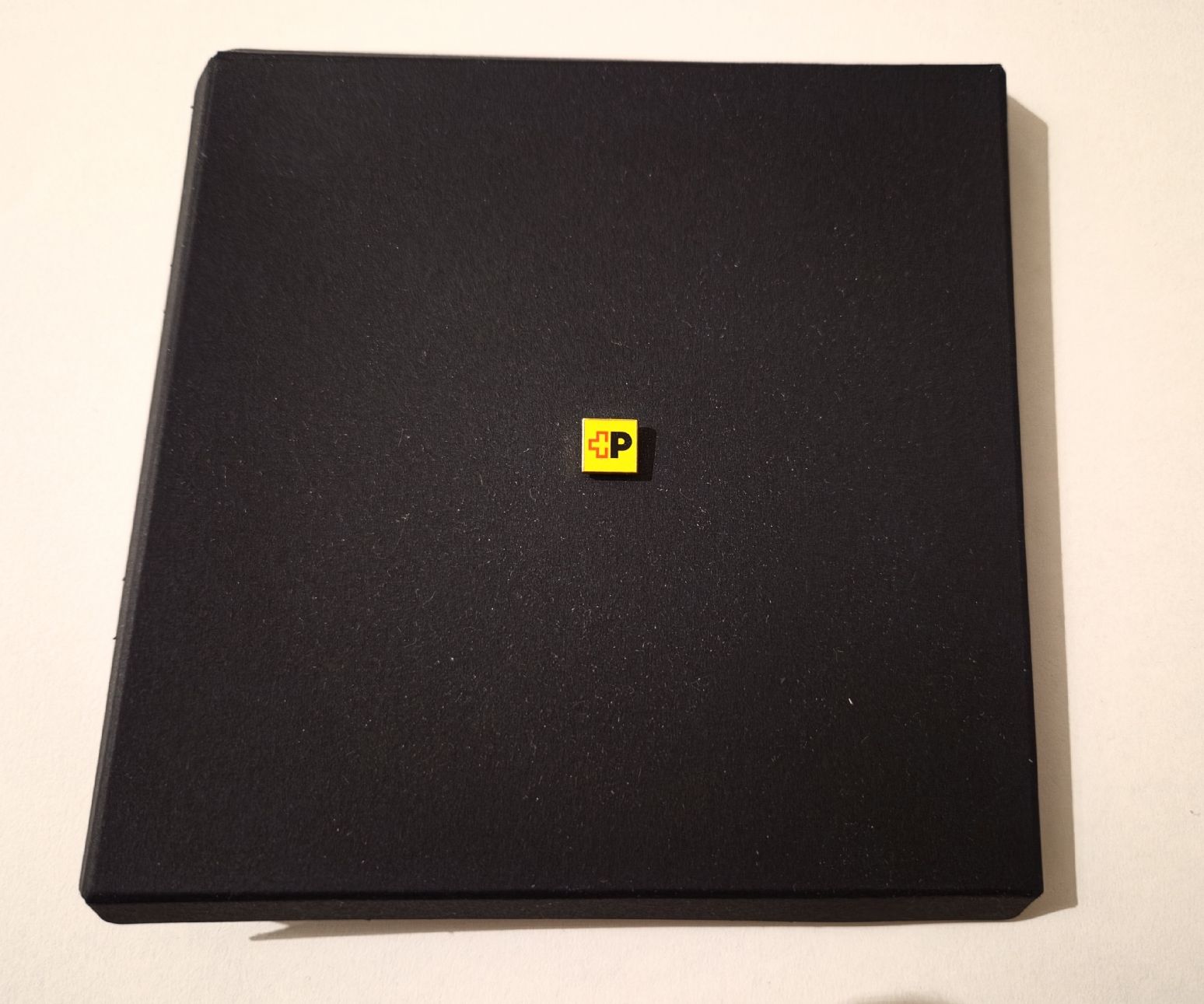 Placchette & Badge: Ansteckpin Post (neues Logo) – Nuovo e nell'imballaggio originale da Schaffhausen venduto da Alforall