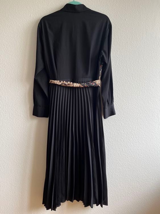 Sandro Vestiti: Sandro Paris Kleid schwarz Blumenmuster FR42/EU40 – Nuovo (secondo la descrizione) da Basel venduto da astwo 1