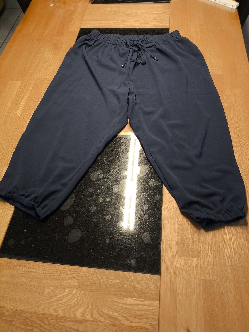 Shein Pantaloni: 3/4 Sommerhose Gr.0XL / Gr.46 – Usato da Burgdorf venduto da Ropajesi