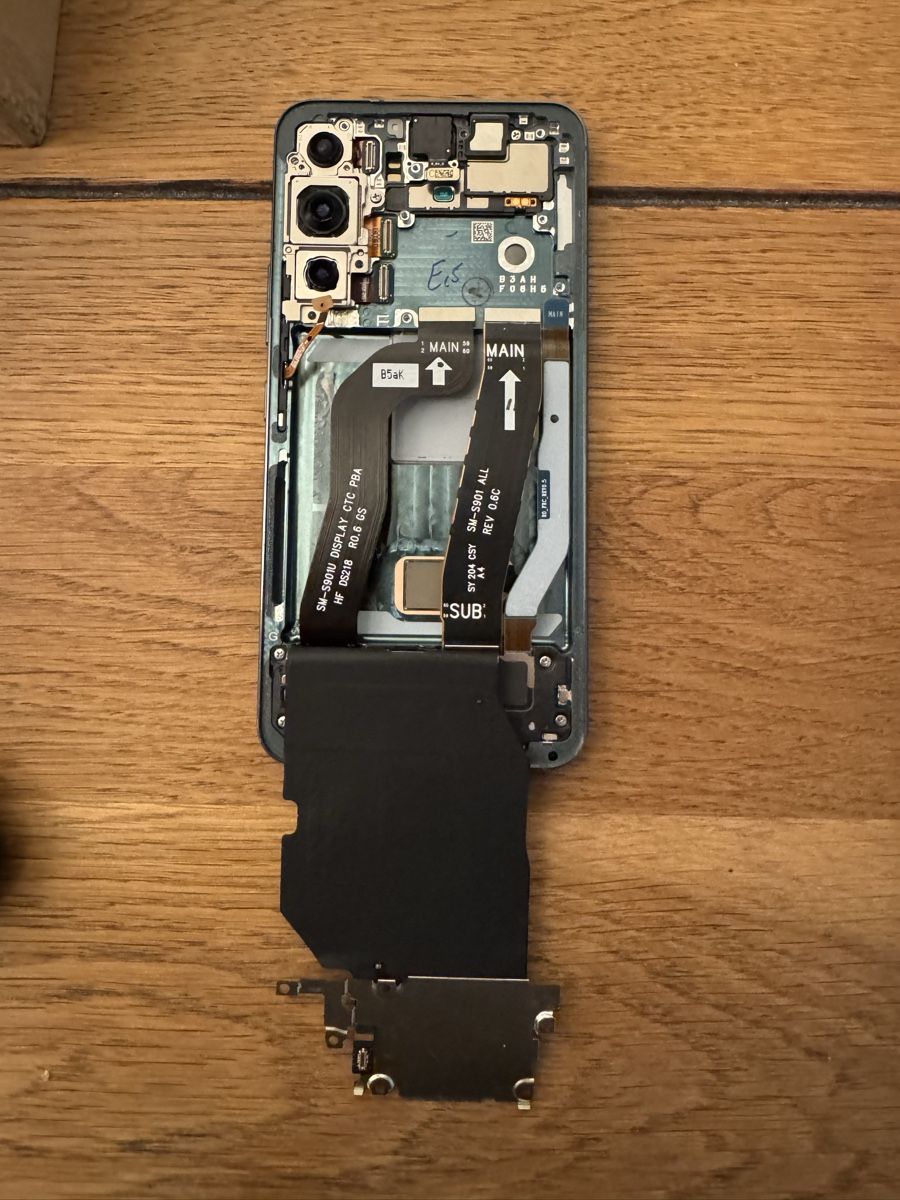 Samsung Telefoni cellulari / Smartphones: Samsung Galaxy S22 Display mit Gehäuse – Usato da Adliswil venduto da Busys 1