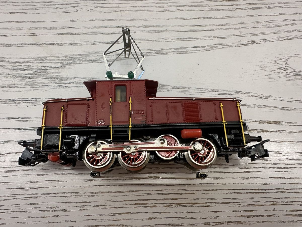 Märklin Modelleisenbahnen: Märklin 3001 DB BR E6303 – Gebraucht aus Lupsingen von New-Haven 2