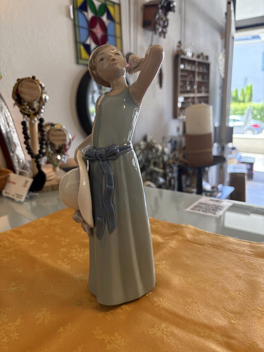 Lladro Tutte le decorazioni: Lladro Mädchen mit Hut – Usato da Uster venduto da upanddown23