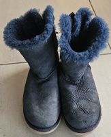 UGG Stiefel Bailey Button I blau mit Schleifen hinten