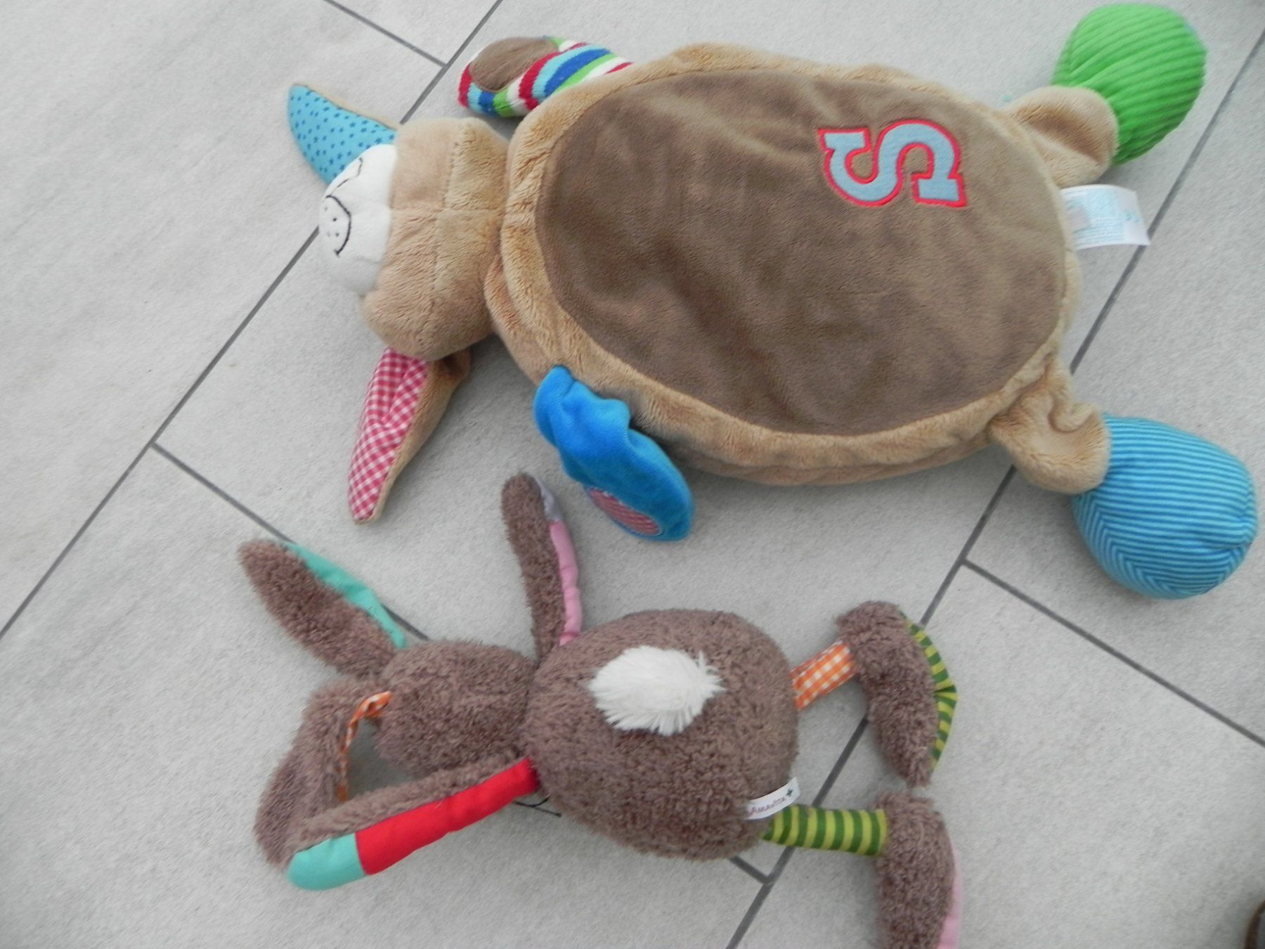 Giocattoli: 2 Stofftiere Kaninchen Hase – Usato da Stallikon venduto da pcerny16 2