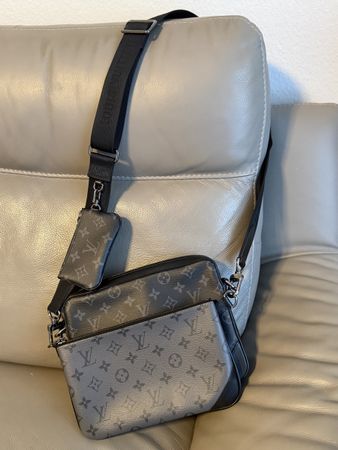 Sacoche Louis Vuitton LV Monogram Pochette Trio Gris Cuir