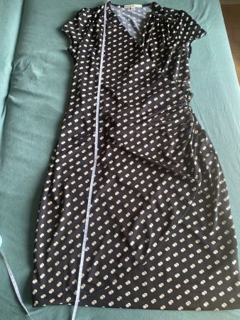 NEU Kleid, Wickeloptik, figurbetont, schwarz/beige Gr. 42