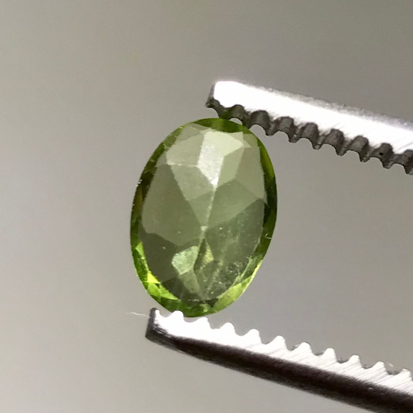 Pietre preziose: kleiner Peridot Edelstein, 0.7 Karat, oval – Nuovo (secondo la descrizione) da Biel venduto da djvalbnc 4