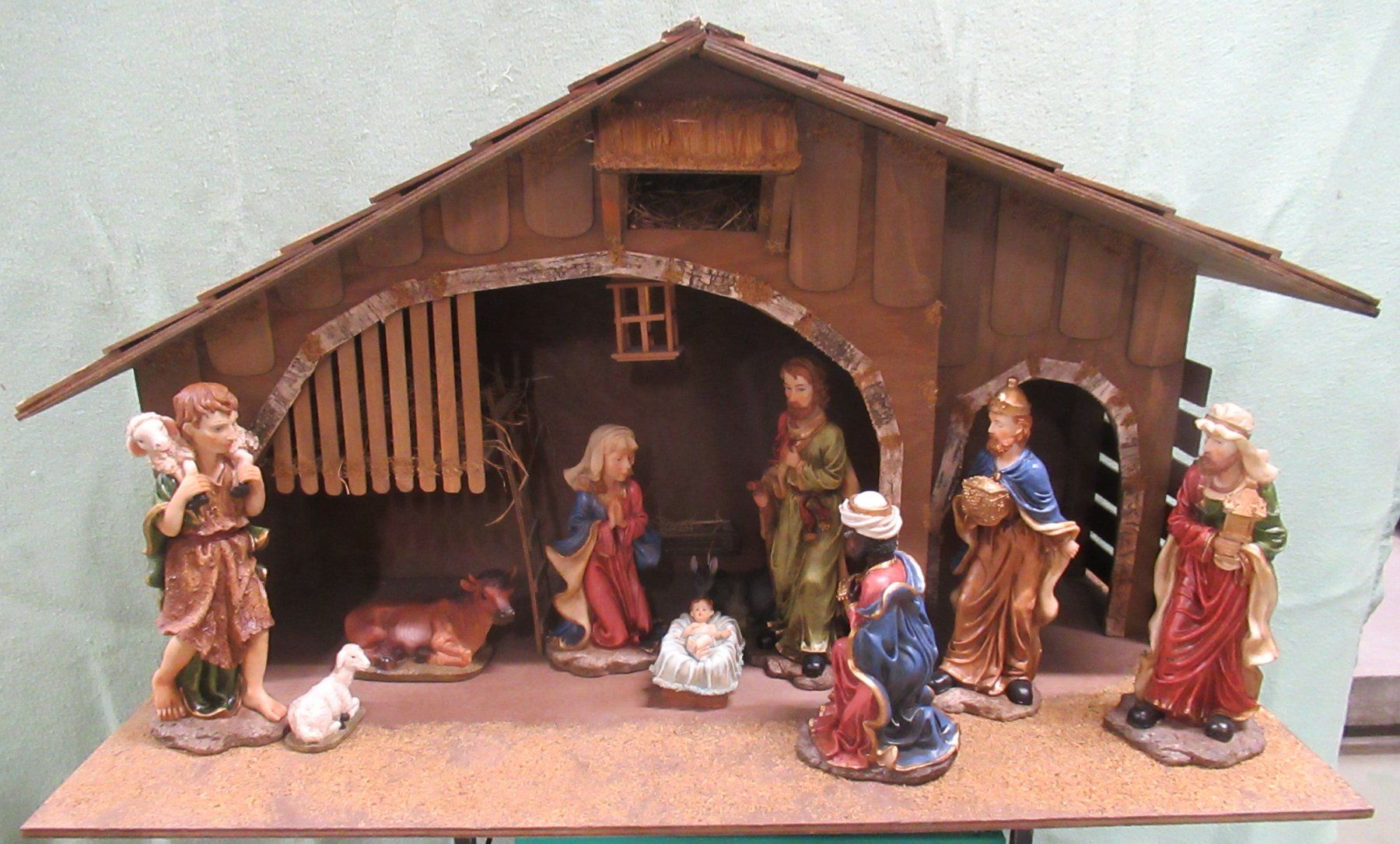 Tutte le decorazioni: Grosse Weihnachtskrippe mit Laterne 220 V + Figuren – Usato da Münchenstein venduto da avit