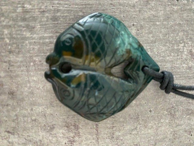 Ciondoli: Steinschmuck, zwei Fische, Jade – Usato da Edlibach venduto da Arnoldotto 1