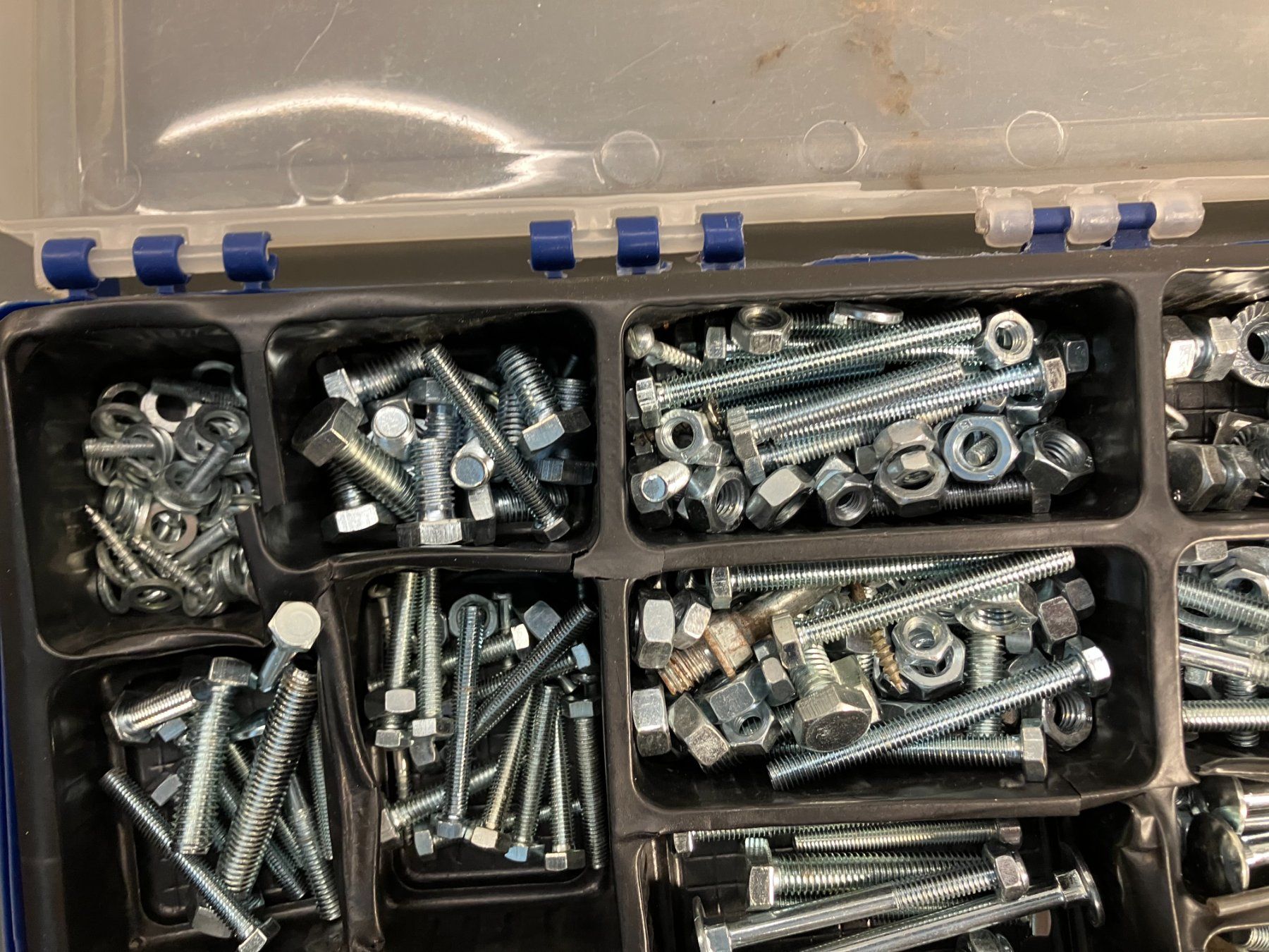Alle Werkzeuge: Koffer-Sortierbox mit div. Metall Schrauben, Muttern ab 1.- – Gebraucht aus Lichtensteig von Buy24International 4
