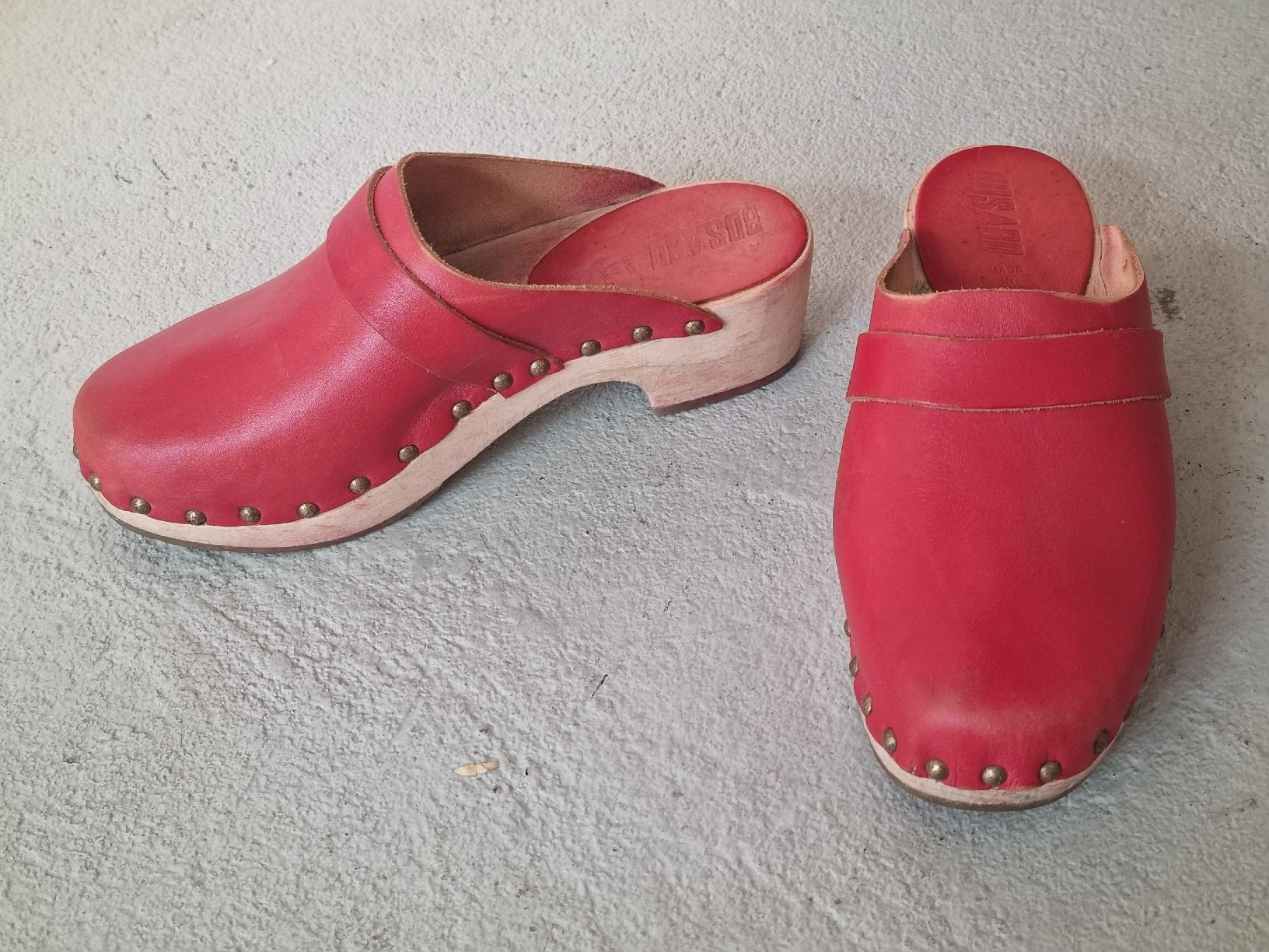Scarpe da uomo: Sabots en cuir rouge, marque Bosabo, point. 39 – Usato da vevey venduto da komulainen