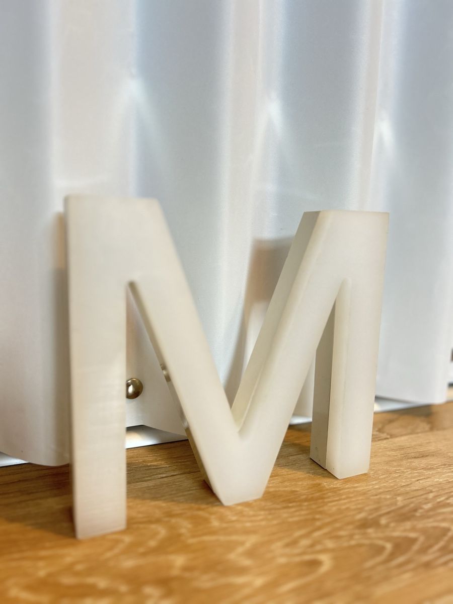 Alle Dekorationen: Buchstabe M Weiss 3D Deko 17cm Höhe – Gebraucht aus Schaffhausen von Alinas-Kinderwelt