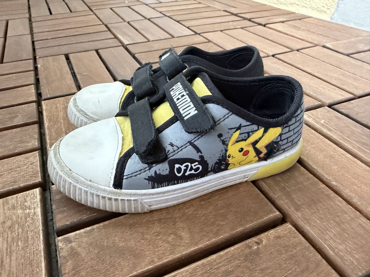 Scarpe per ragazzi: Kinder Turnschuhe Gr. 29 Pokemon gebraucht – Usato da Jona venduto da Good_luck_ 1