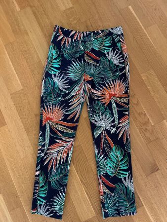 Tropical Leaf Print MNG Capris - Size 38 Perfect for Su...