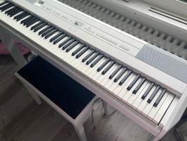 P-515 Digitalpiano Yamaha weiss mit Bank gebrauchter Zustand